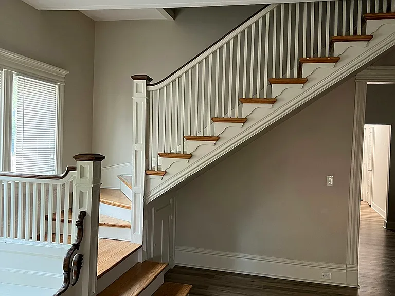 107 N Berrien St — Photo 10