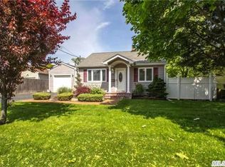 79 Mayhew Ave, Babylon, NY 11702