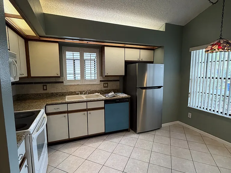 2251 Springwood Cir W — Photo 6