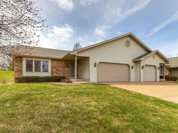 825 Shadow Bluff Dr, Galena, IL 61036