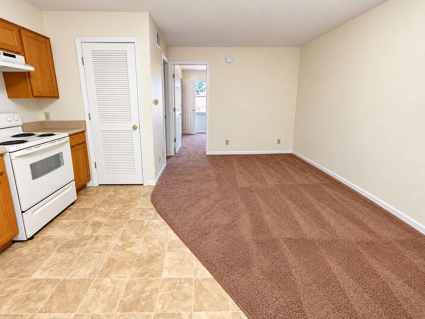 1 bedroom and 1 Bath — Photo 3