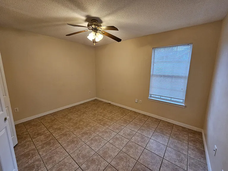 9425 Victoria Ln — Photo 13