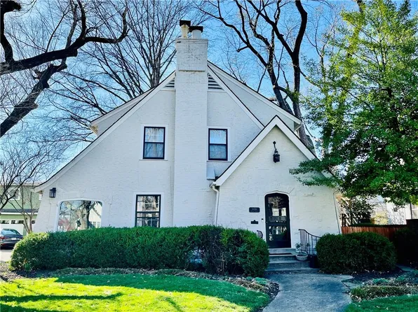 6106 McGee St, Kansas City, MO 64113