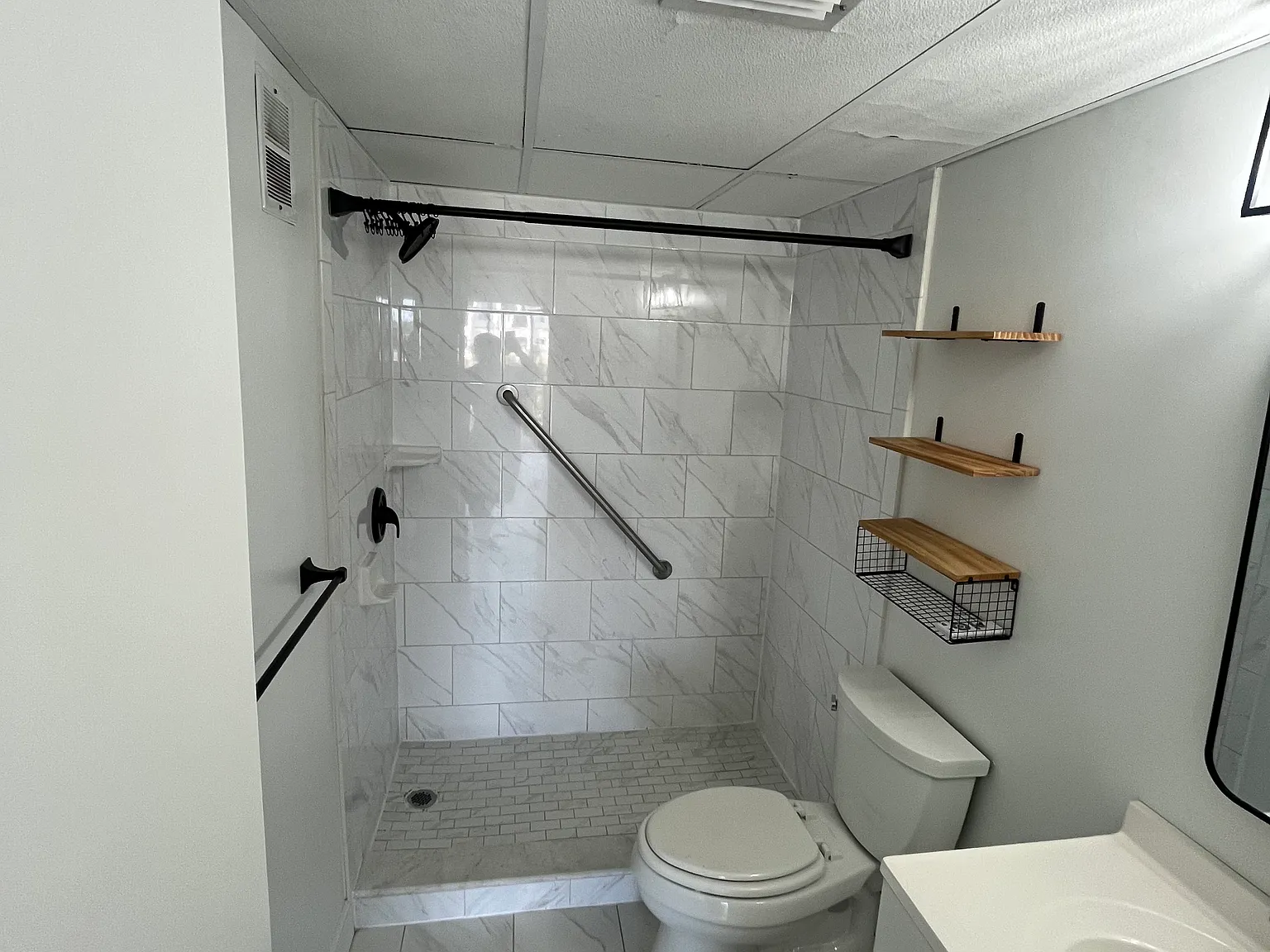 2 bed, 1040 sqft, $1,800 — Photo 3