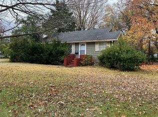 453 Fieldcrest Dr, Pittsburg, KS 66762