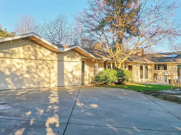 5th image of 8626 52nd Avenue NE