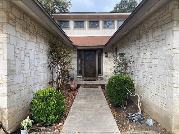 2nd image of 2615 Shadow Cliff St