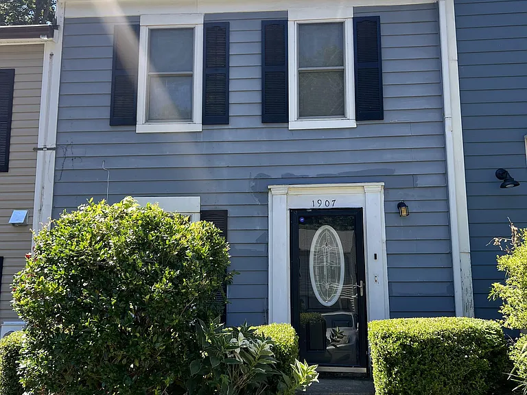 1907 Shenandoah Valley Ln SE — Photo 1