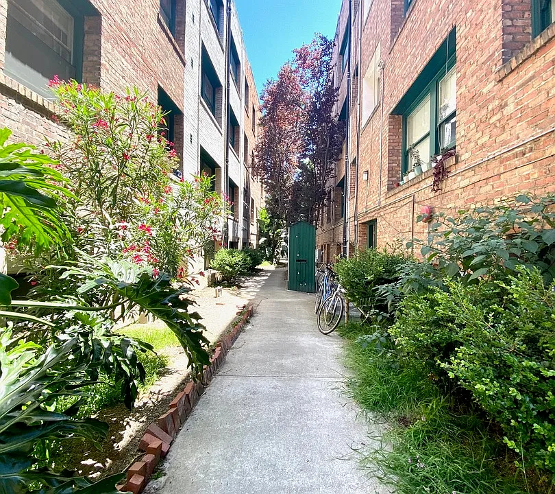 Building Photo 3