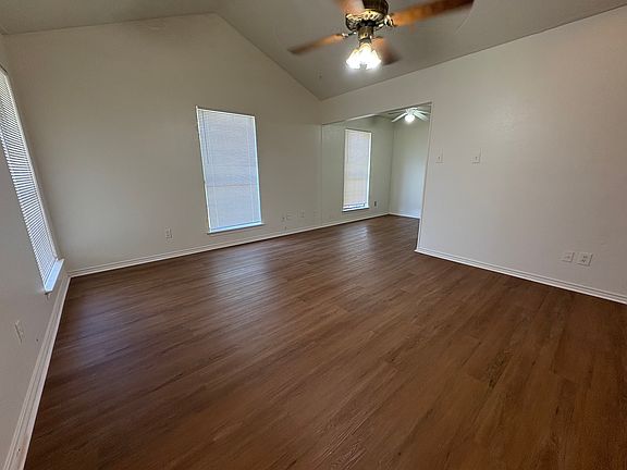 3rd image of 718 Hillcrest Ct