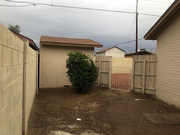 3rd image of 3118 W Port Royale Ln