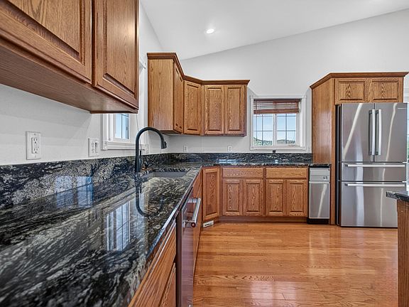 3rd image of 589 N Heights Dr