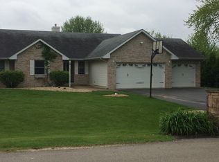 1772 Sunflower Dr S, Sycamore, IL 60178