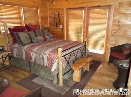 Master Bedroom on Main
						:
						Spacious master bedroom on main fits king or queen bed. Large walk-in closet.