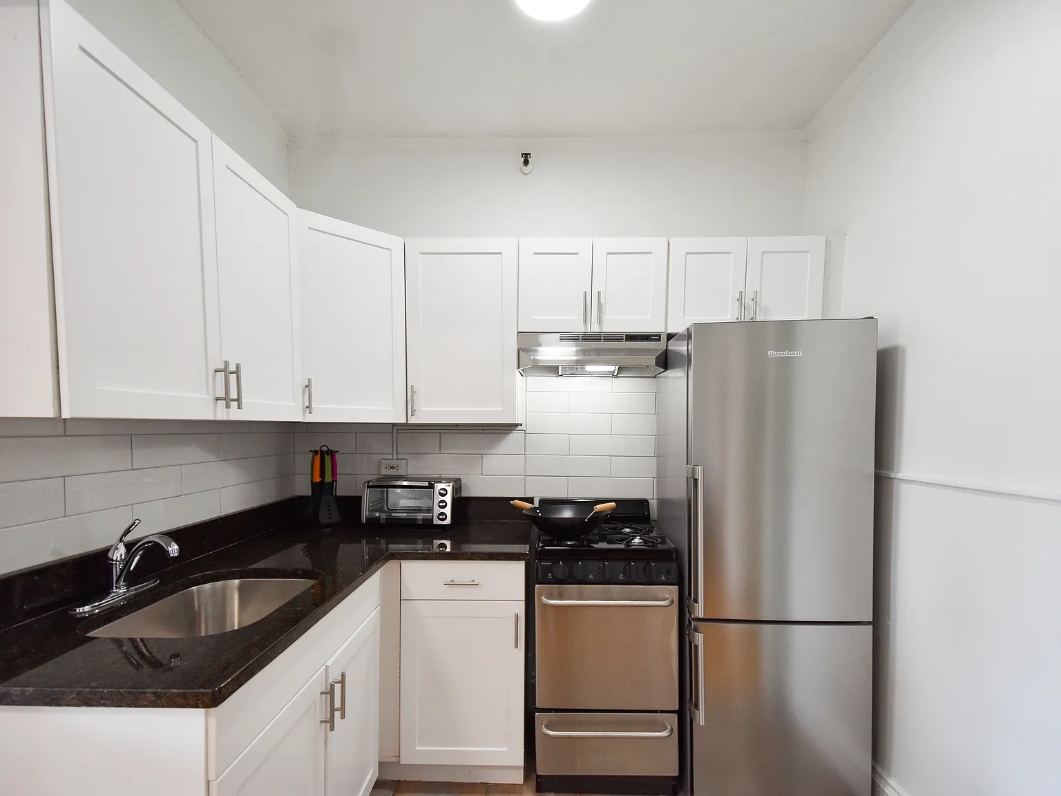 Studio, 450 sqft, $2,400 — Photo 1