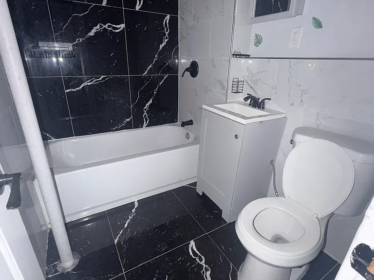 160 Avenue C #D1 — Photo 8