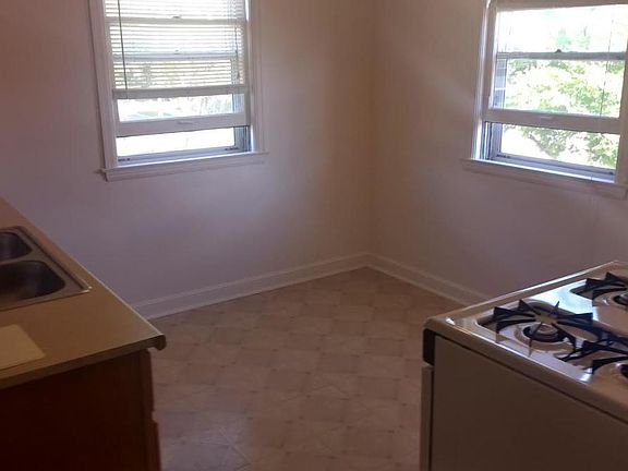 4th image of 4705 W Dakota St