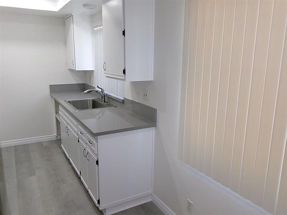 4th image of 20919-27 Roseton Ave #20919E