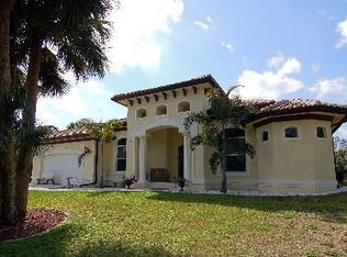 375 11th St NW, Naples, FL 34120