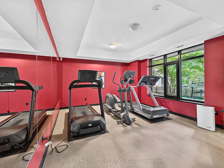 245 Kent St #909 — Photo 32