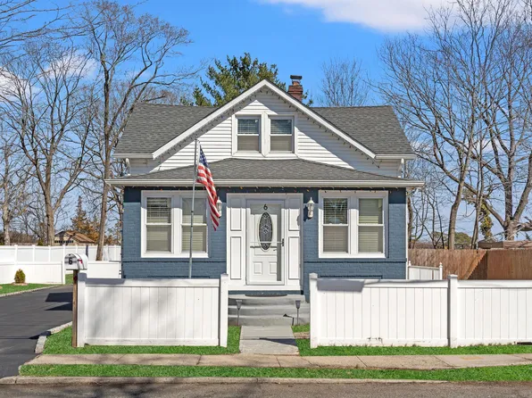 6 Duffy Court, Central Islip, NY 11722