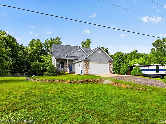 4th image of 3097 Burnside Rd