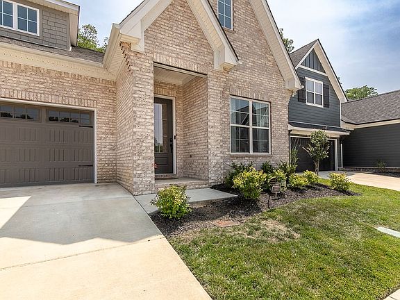 4th image of 3611 Jacaranda Ln