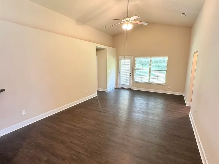 202 Ashbrook Cir — Photo 19