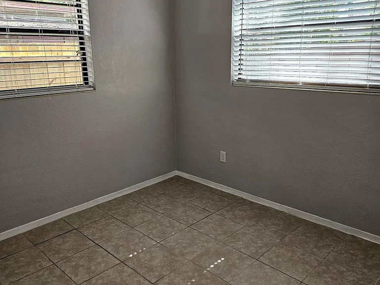 1273 Union St — Photo 21