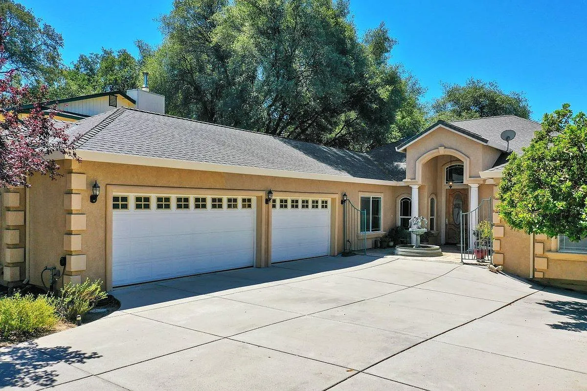17753 Foxtail Dr photo 1