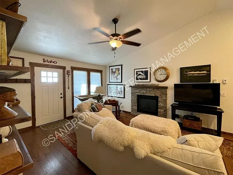 326 Maddie Ln — Photo 6