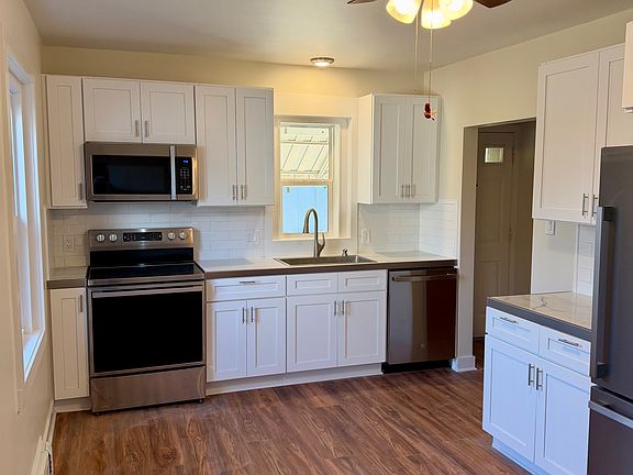4th image of 204 W Main St