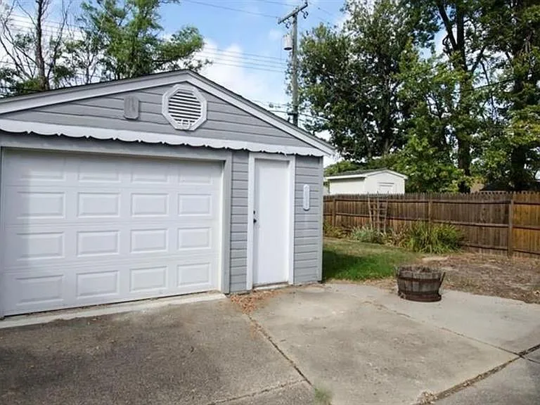 27791 Groveland St — Photo 5