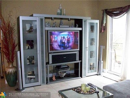 4th image of 2609 NE 14th Ave APT 403