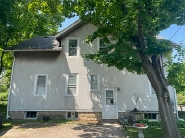 215 Mills Ct, Lake Forest, IL 60045