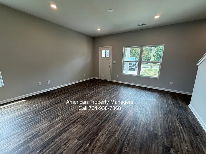 504 N Broad St — Photo 3