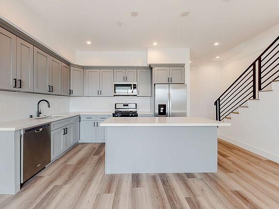 2nd image of 529 N Normandie Ave