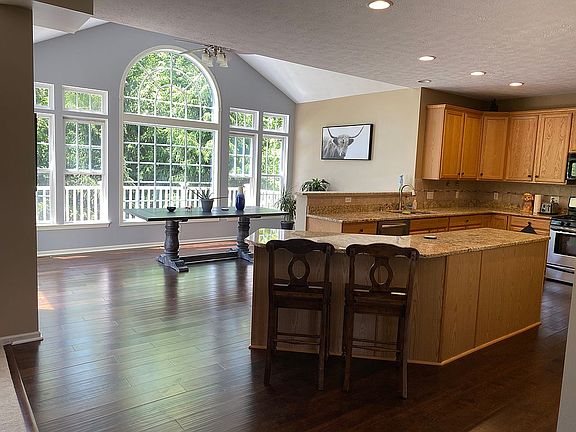5th image of 1062 Tinkers Green Dr