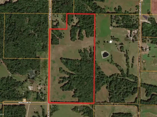 Nature Ave, Macon, MO 63552