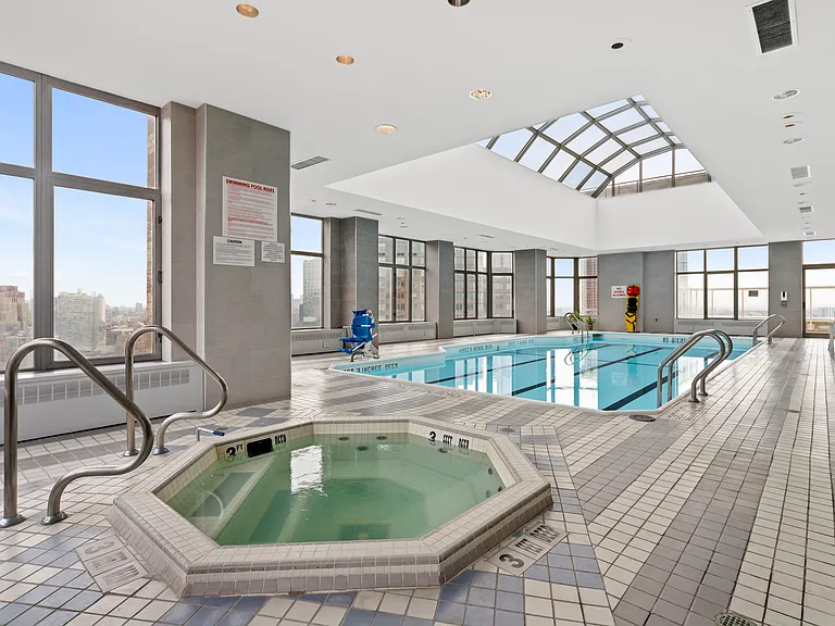 500 W 43rd St #14B — Photo 9