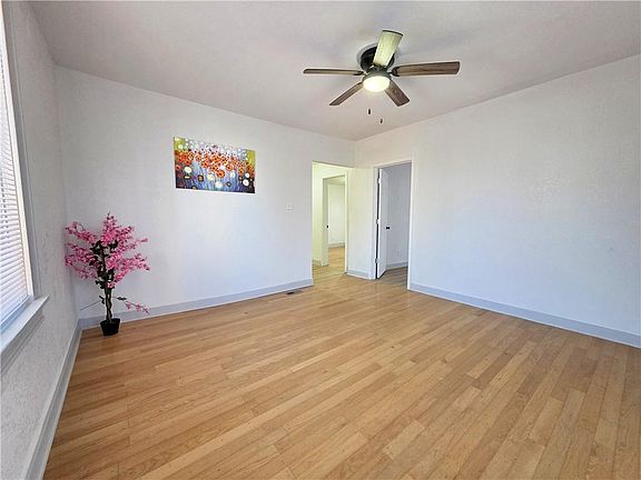 4th image of 1202 Sacramento St