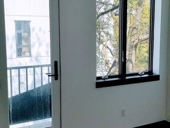 4th image of 277 Evergreen Ave #3BA
