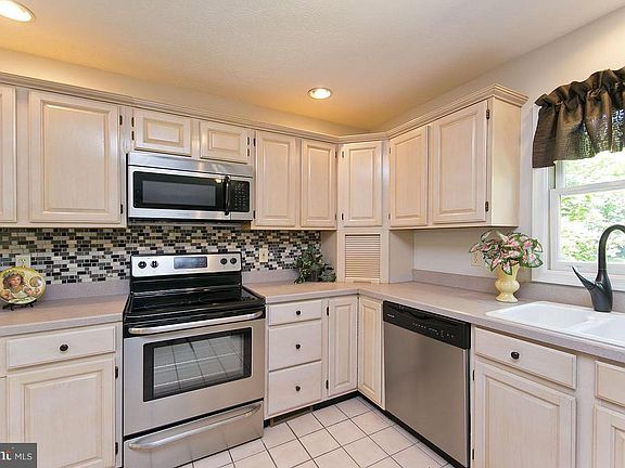 3rd image of 107 Cannon Cir