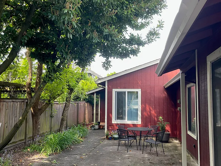 SE 27th Ave — Photo 2