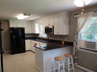 37 Cricket Dr, Sturbridge, MA 01566
