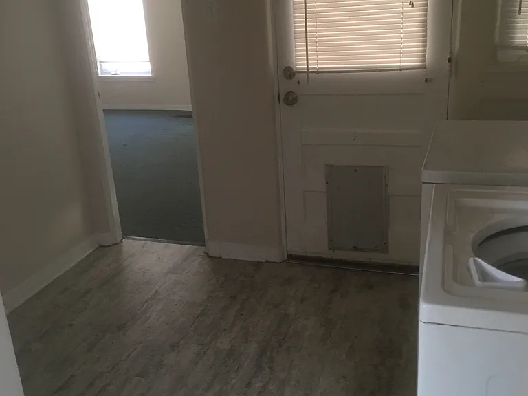 900 Girard Blvd NE — Photo 8