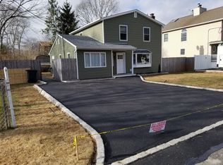 26 Paul Dr, Mastic, NY 11950
