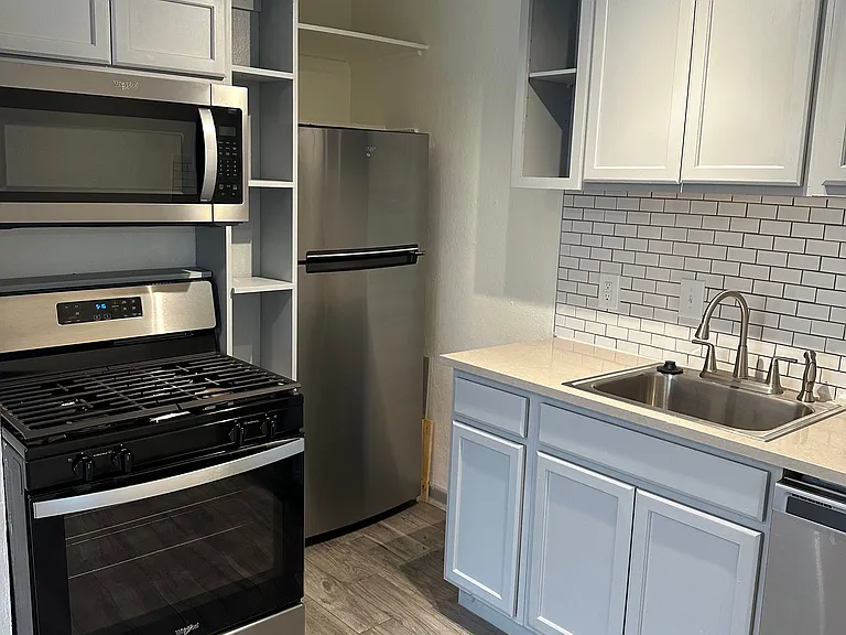 3827 Bowser Ave #D — Photo 1