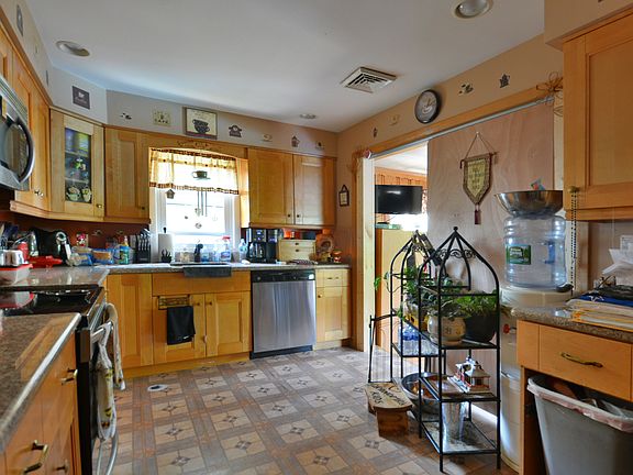 5th image of 257C Locust Ave #C