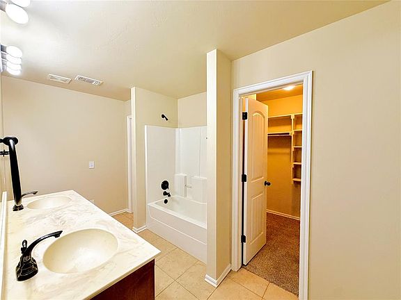 5th image of 11136 NW 6th Ter